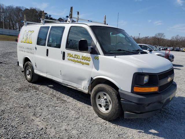 1GCWGAFF1H1118233 - 2017 CHEVROLET EXPRESS G2 WHITE photo 4