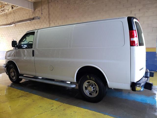 1GCWGAFPXN1227083 - 2022 CHEVROLET EXPRESS G2 WHITE photo 2