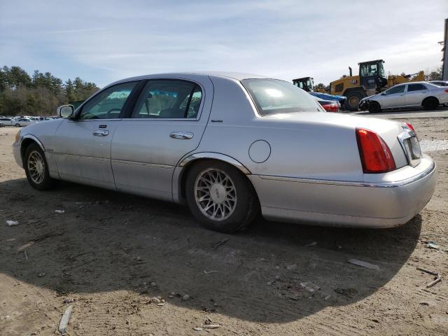 1LNHM82WX2Y665589 - 2002 LINCOLN TOWN CAR SIGNATURE SILVER photo 2