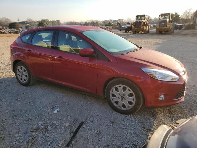 1FAHP3K29CL150907 - 2012 FORD FOCUS SE RED photo 4