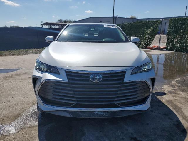 4T1B21FB3KU001474 - 2019 TOYOTA AVALON XLE WHITE photo 5