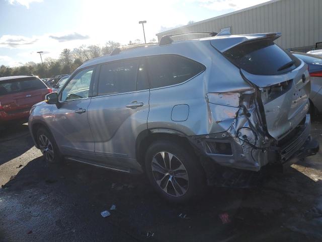 5TDGZRBH7NS588706 - 2022 TOYOTA HIGHLANDER XLE 银色 照片 2