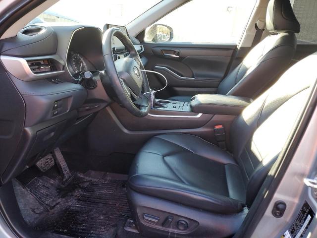 5TDGZRBH7NS588706 - 2022 TOYOTA HIGHLANDER XLE 银色 照片 7