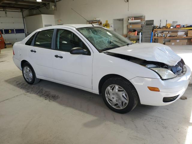 1FAFP34N27W281468 - 2007 FORD FOCUS ZX4 WHITE photo 4