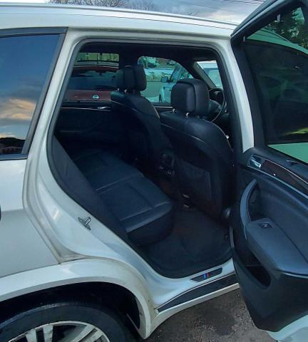 5UXZV8C54D0C16729 - 2013 BMW X5 XDRIVE50I Biały zdjęcie 6