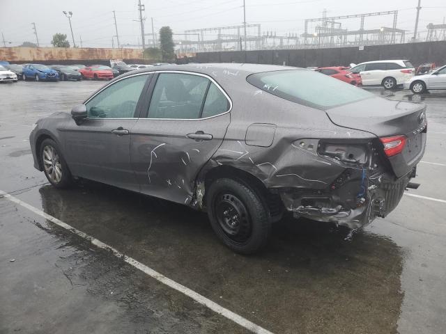 4T1B11HK2JU544846 - 2018 TOYOTA CAMRY L GRAY photo 2