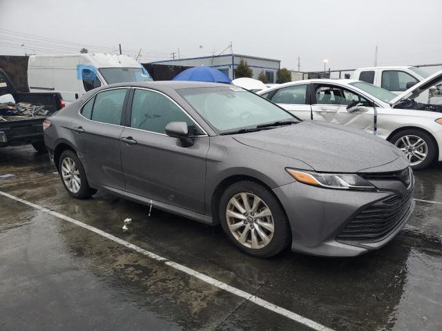 4T1B11HK2JU544846 - 2018 TOYOTA CAMRY L GRAY photo 4