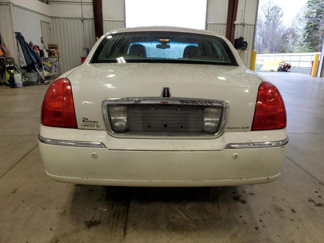 1LNHM82W33Y655214 - 2003 LINCOLN TOWN CAR SIGNATURE WHITE photo 6