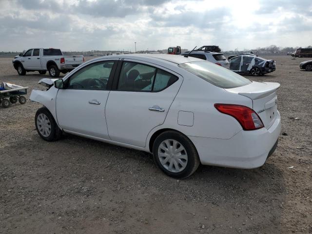 3N1CN7AP7JL878812 - 2018 NISSAN VERSA S WHITE photo 2