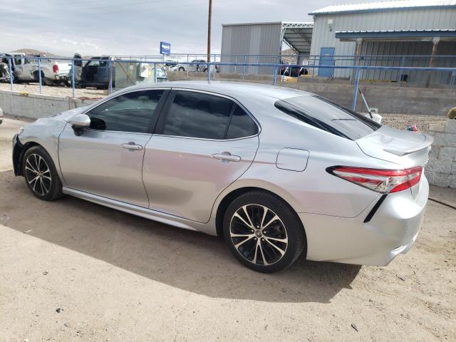 4T1B11HK3JU603970 - 2018 TOYOTA CAMRY L SILVER photo 2