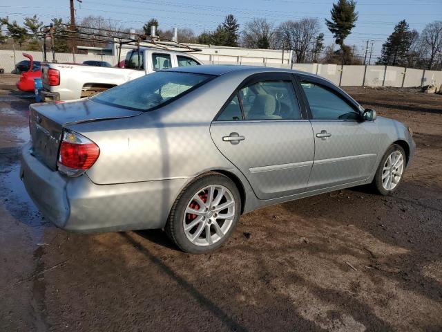 4T1BE32K15U634844 - 2005 TOYOTA CAMRY LE SILVER photo 3