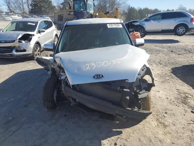 KNDJT2A69C7398461 - 2012 KIA SOUL + SILVER photo 5