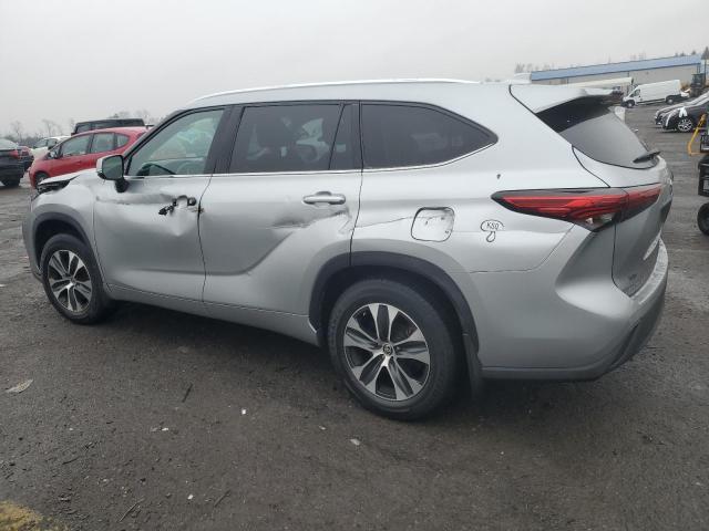 5TDGZRBH3MS065987 - 2021 TOYOTA HIGHLANDER XLE GRAY photo 2