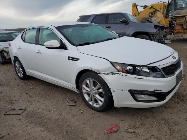 5XXGM4A74DG163082 - 2013 KIA OPTIMA LX WHITE photo 4