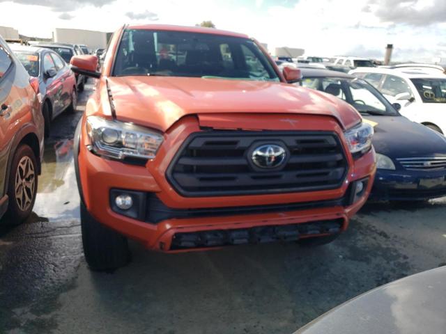 3TMAZ5CN2HM039700 - 2017 TOYOTA TACOMA DOUBLE CAB 橙色 照片 5