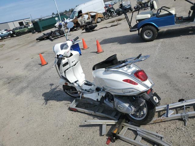 ZAPM818G4M5904071 - 2021 PIAGGIO MOTORCYCLE WHITE photo 3