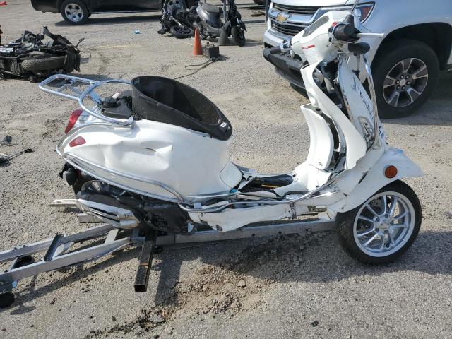 ZAPM818G4M5904071 - 2021 PIAGGIO MOTORCYCLE WHITE photo 9