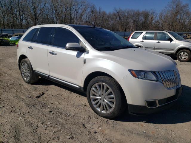 2LMDJ6JK8DBL14601 - 2013 LINCOLN MKX WHITE photo 4