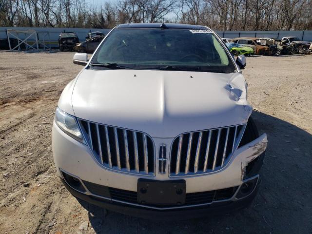 2LMDJ6JK8DBL14601 - 2013 LINCOLN MKX WHITE photo 5