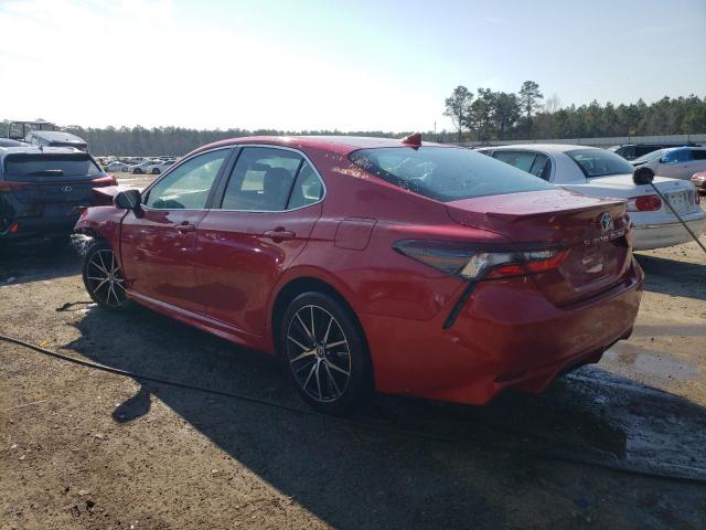 4T1G11AK7NU008965 - 2022 TOYOTA CAMRY SE RED photo 2