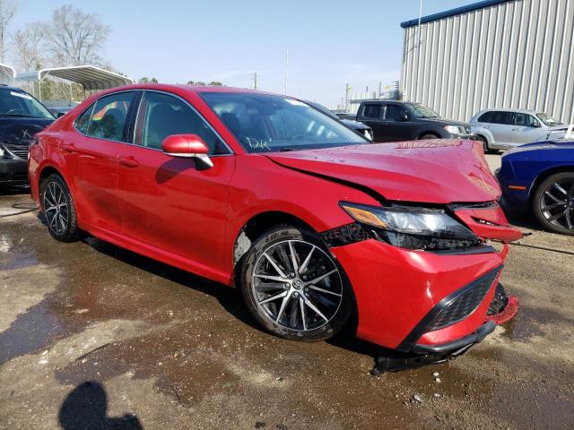 4T1G11AK7NU008965 - 2022 TOYOTA CAMRY SE RED photo 4