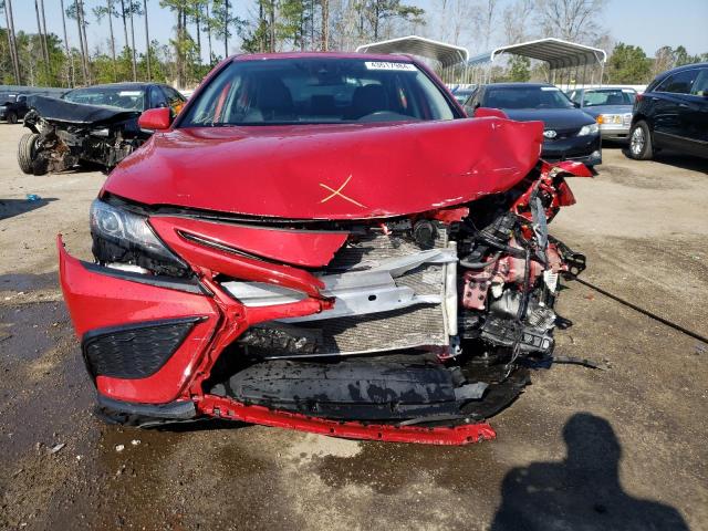 4T1G11AK7NU008965 - 2022 TOYOTA CAMRY SE RED photo 5