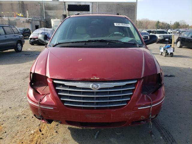 2C4GP64L35R174157 - 2005 CHRYSLER TOWN & COU LIMITED RED photo 5