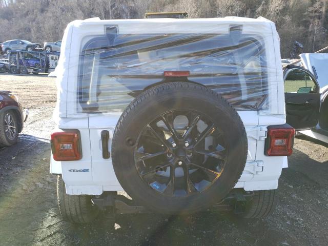 1C4JJXP6XNW236020 - 2022 JEEP WRANGLER U SAHARA 4XE WHITE photo 6