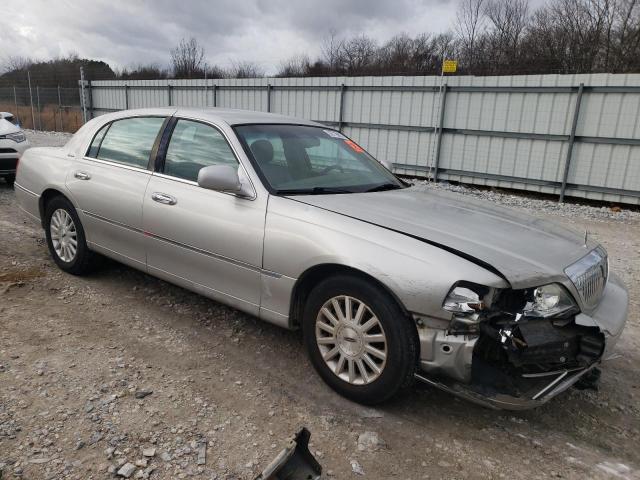 1LNHM81W33Y690840 - 2003 LINCOLN TOWN CAR EXECUTIVE SILVER photo 4