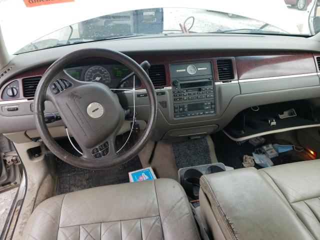 1LNHM81W33Y690840 - 2003 LINCOLN TOWN CAR EXECUTIVE SILVER photo 8