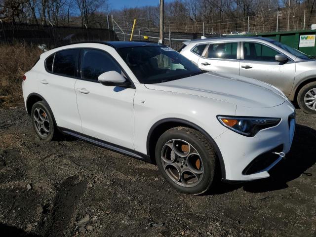 ZASPAKBN2P7D50836 - 2023 ALFA ROMEO STELVIO TI WHITE photo 4