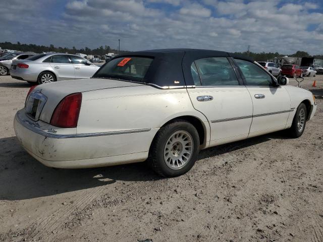 1LNHM83W82Y603820 - 2002 LINCOLN TOWN CARTIER WHITE photo 3