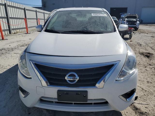 3N1CN7AP3KL822402 - 2019 NISSAN VERSA S WHITE photo 5