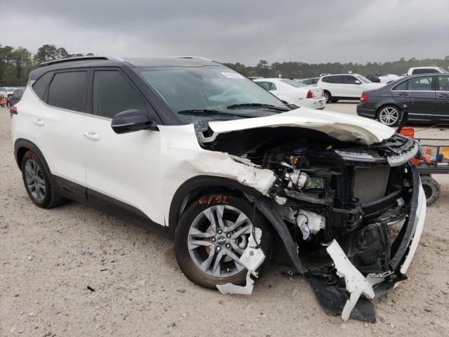 KNDEU2AA1N7271774 - 2022 KIA SELTOS S WHITE photo 4