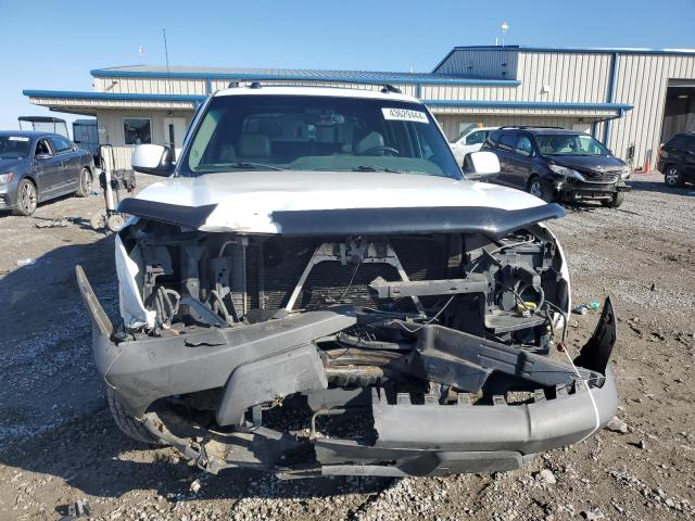 3GNEK12Z65G112698 - 2005 CHEVROLET AVALANCHE K1500 WHITE photo 5