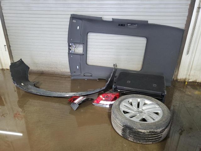 1V2KE2CAXMC200865 - 2021 VOLKSWAGEN ATLAS CROS SE Черный фото 12