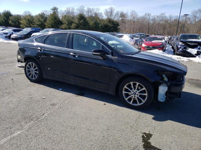 3FA6P0HD5HR114185 - 2017 FORD FUSION SE BLACK photo 4