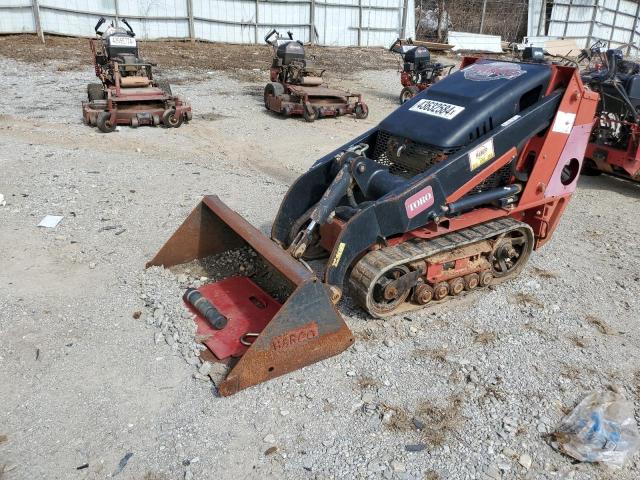 315000301 - 2015 TORO DINGO 427 RED photo 2