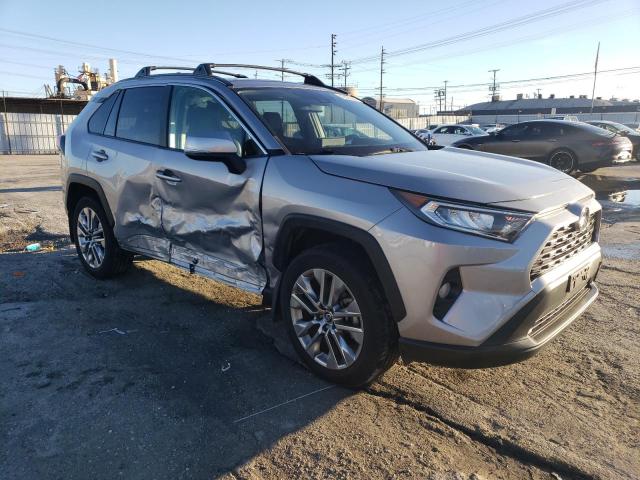 JTMC1RFV3KD011569 - 2019 TOYOTA RAV4 XLE PREMIUM SILVER photo 4