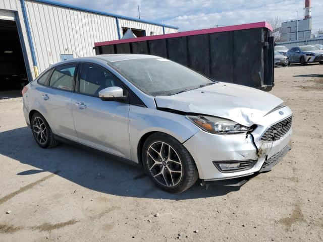 1FADP3H24HL210007 - 2017 FORD FOCUS SEL SILVER photo 4