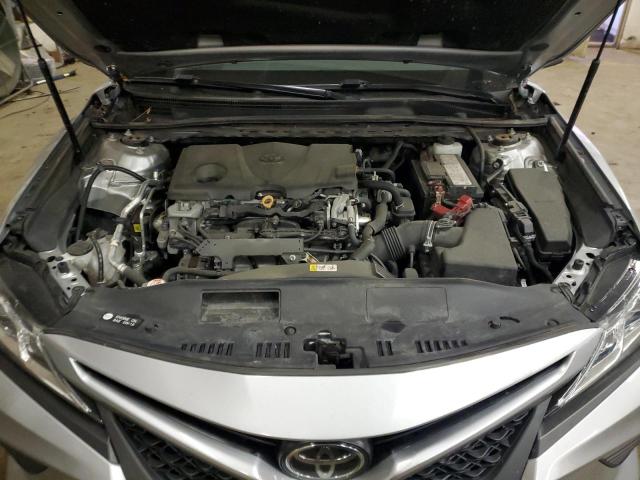 4T1G11AK2LU955585 - 2020 TOYOTA CAMRY SE SILVER photo 11