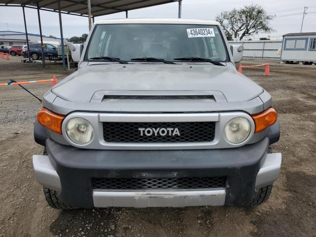 JTEBU4BF7BK102761 - 2011 TOYOTA FJ CRUISER SILVER photo 5