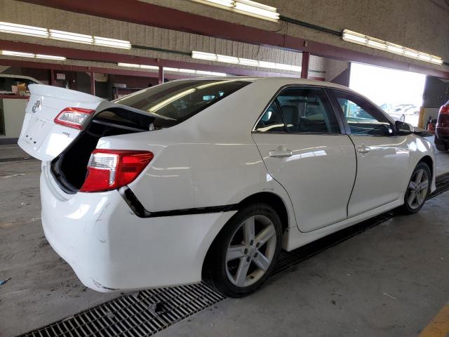 4T1BF1FK2EU339487 - 2014 TOYOTA CAMRY L WHITE photo 3