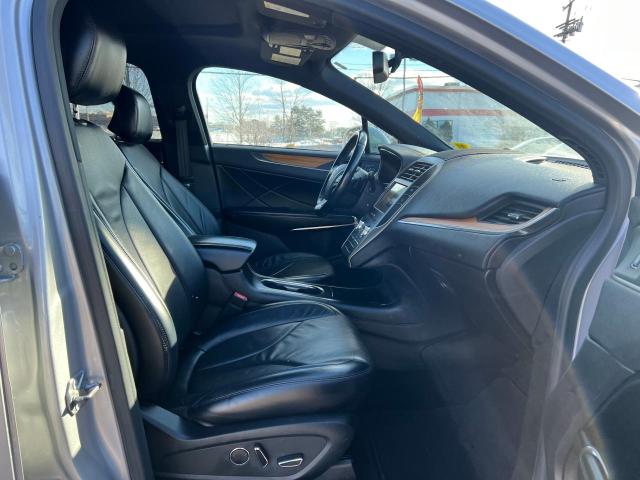 5LMCJ3D9XHUL46445 - 2017 LINCOLN MKC RESERVE SILVER photo 5