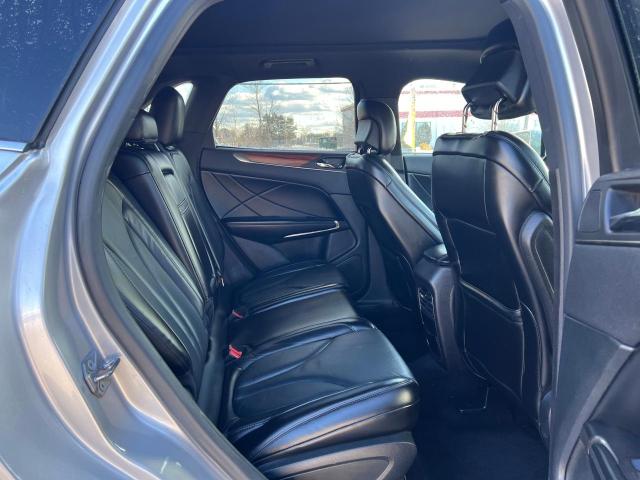 5LMCJ3D9XHUL46445 - 2017 LINCOLN MKC RESERVE SILVER photo 6