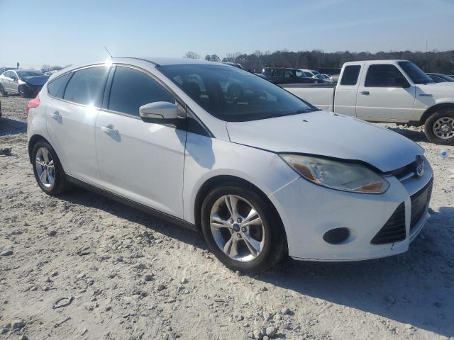 1FADP3K22EL283882 - 2014 FORD FOCUS SE WHITE photo 4