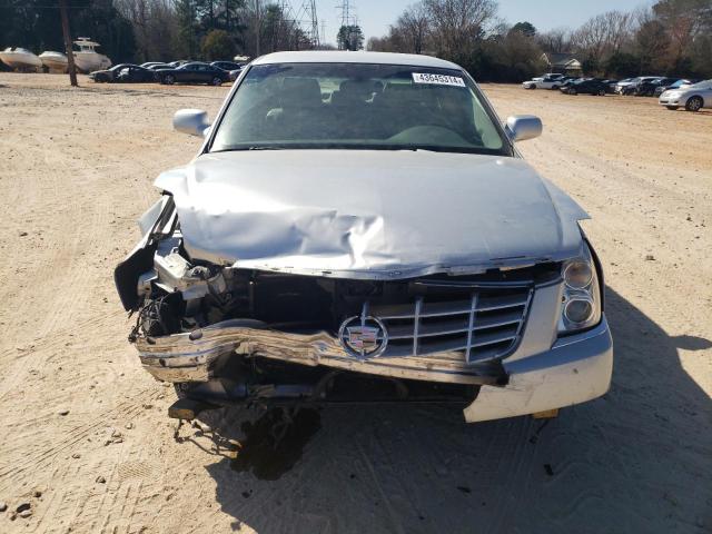 1G6KA5E69BU125982 - 2011 CADILLAC DTS SILVER photo 5