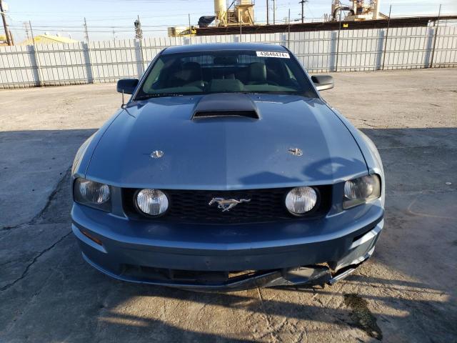 1ZVFT82H255115984 - 2005 FORD MUSTANG GT BLUE photo 5