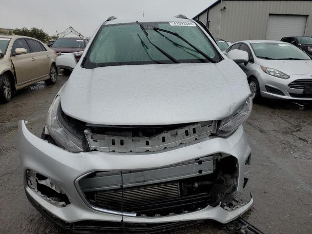 KL7CJPSB5JB669644 - 2018 CHEVROLET TRAX 1LT SILVER photo 5