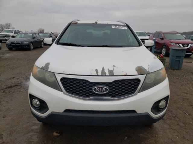 5XYKTDA14BG053781 - 2011 KIA SORENTO BASE WHITE photo 5